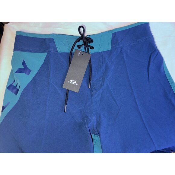 Oakley Mens Floater Angle Block 18" Board Shorts, Dark Blue/Teal, Size 31, NWT - Picture 1 of 4
